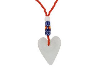 Ghanese glaskralen ketting met hanger in de vorm van een hart