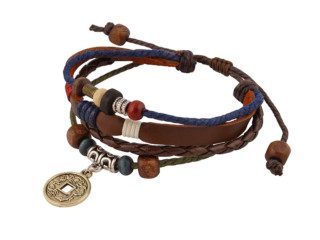 Bruine leren armband met kralen en Tibetaans geluksmuntje