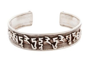 Tibetaanse zilveren armband met Om Mani Padme Hum mantra en dorje symbool