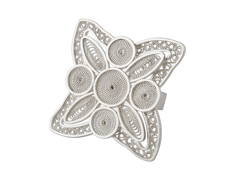 Zilveren filigrain ring uit Peru met decoratieve bloem