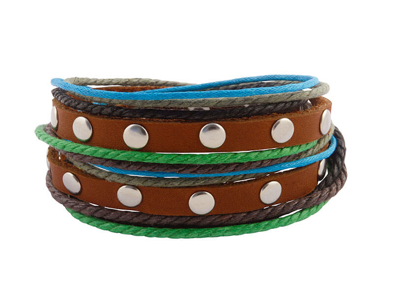 Bruine leren armband klinknagels en gekleurd touw - Wereldse