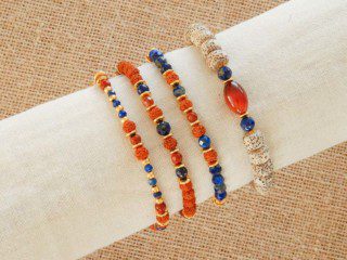 Armbanden met rudraksha, lapis lazuli , rode jaspis en bodhi kralen