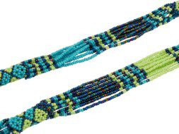 Afrikaanse kralenketting in de kleuren blauw, groen en paars