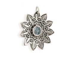 Indiase zilveren bloem hanger met blauwe topaas