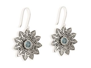 Indiase zilveren bloem oorbellen met blauwe topaas