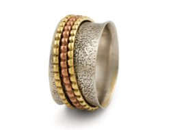Handgemaakte brede zilveren ring uit India